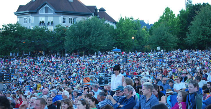 Thousands crowd Portland's Tom McCall Waterfront Park for the concert