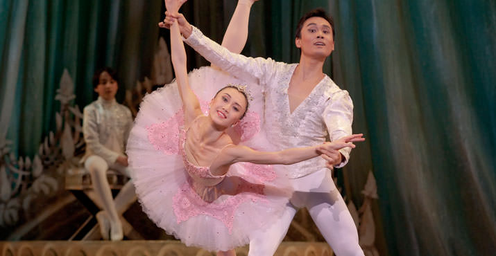 Principal Dancers Haiyan Wu and Yang Zou as the "Sugar Plum Fairy" and "Her Cavalier" in Oregon Ballet Theatre’s 2011 production of George Balanchine’s The Nutcracker, December 10-24 at the Keller Auditorium, Portland, OR. Photo by Blaine Truitt Covert.