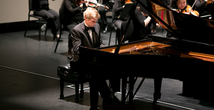 Nikolaas Top of Salem, Oregon is a 17 year-old pianist and studies with Harold Gray. Nikolas is a junior at the Veritas School and will perform the first movement of Saint-Saens’ Concerto No. 2.