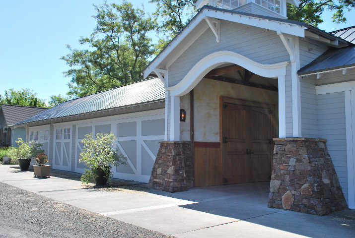 A century-old farm with its beautifully restored buildings in the rolling foothills of Walla Walla’s Blue Mountains provides the setting for Abeja. 