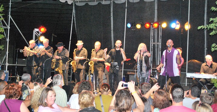 Soul Vaccination, the popular fund and soul band, performed for music lovers.