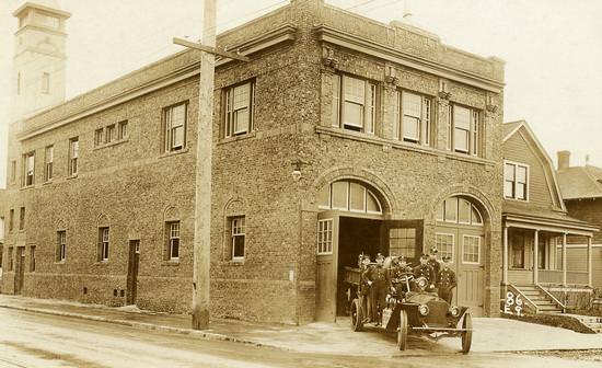 1914 Station 9 with Engine 9 and crew