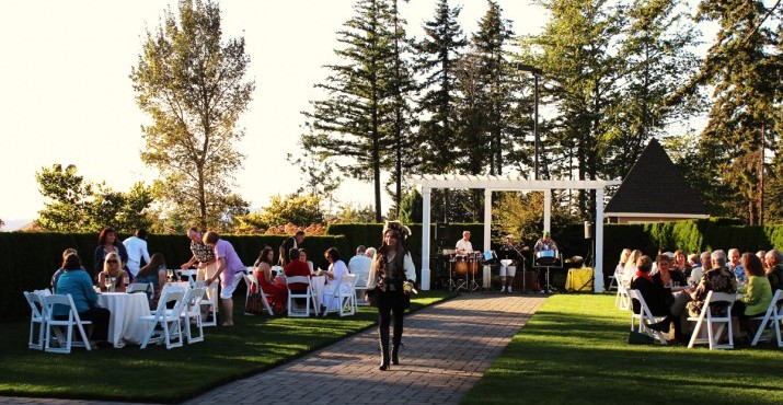 Guests enjoying the Garden Party (sponsored by Bob’s Red Mill) at the beautiful Aerie at Eagle Landing.