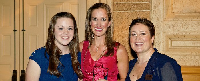 Jamie Morris (left) and Make-A-Wish CEO Laila Umpleby (right) present Kathryn Morris the Katie Star Award