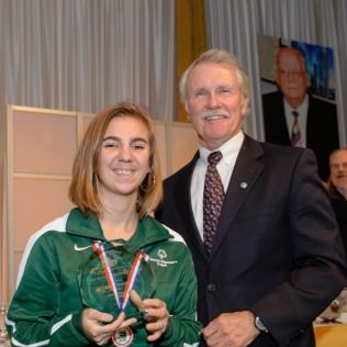 Governor John Kitzhaber, awards a Special Olympics Oregon athlete with this year’s Gert Boyle Greatness Award.