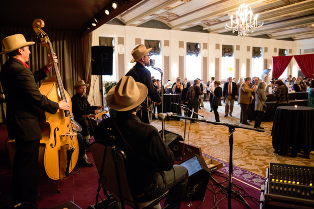 Pete Krebs entertained during the Silent Auction.