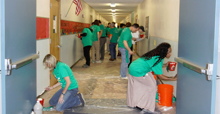 More than 300 Comcast Cares Day volunteers clean, paint, and spruce up the grounds of Parklane and Oliver elementary schools. Photo by Scott Cloud.