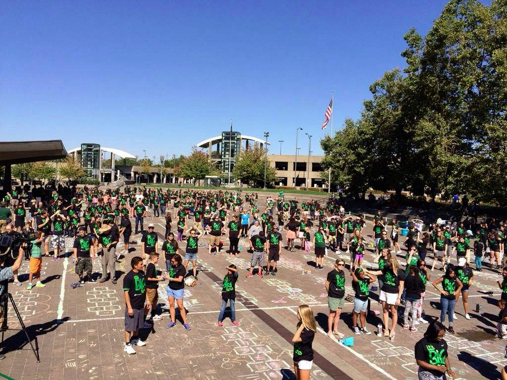 The community was invited to join in the record-setting activity, as well as to learn about the local program and support Big Brothers Big Sisters and the children they serve in the region. 