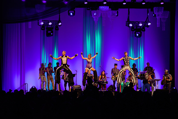 The Wanderlust Circus entertained Gala goers throughout the entire Wonderball.