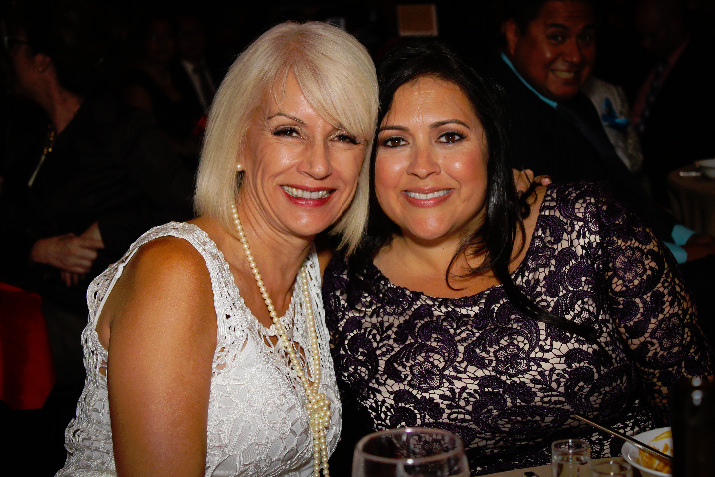 Tracy Curtis, Wells Fargo President for the Oregon and Southwest Washington region, joins Carmen Rubio, Latino Network Executive Director, at Noche Bella. Wells Fargo was a generous supporter of the event.  Photo Credit: Izzy Ventura 