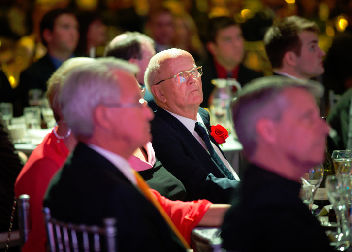 Earle M. Chiles, recipient of the Simon Benson Award for Philanthropy, joins his dinner guests at his table.