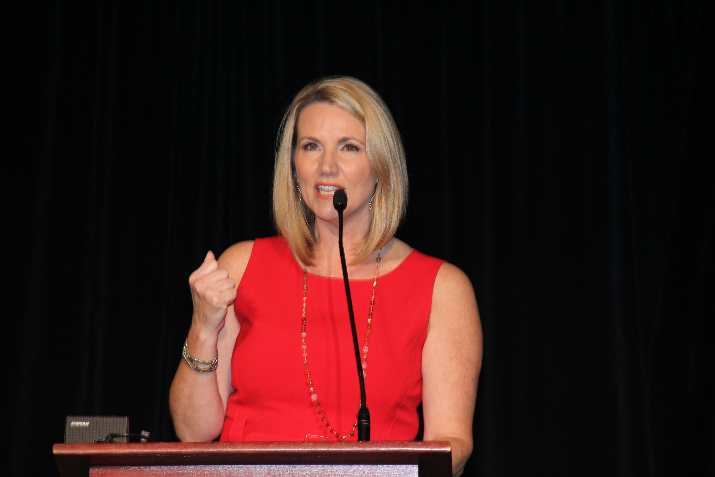 Shauna Parsons with Fox12 Oregon emceed the event.