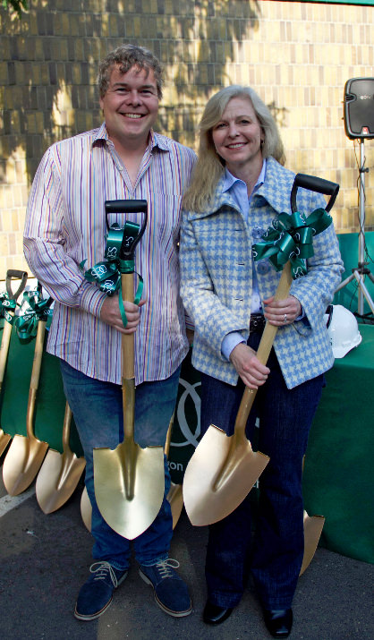 Campaign Steering Committee Vice-Chair Evan Roberts (OES Class of ’88) and Campaign Steering Committee Chair Estelle Kelley (OES Class of ’78) with the ceremonial gold shovels.