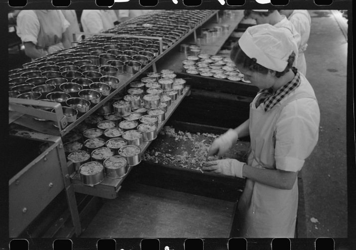 Packing tuna into cans, Columbia River Packing Association, Astoria, Oregon