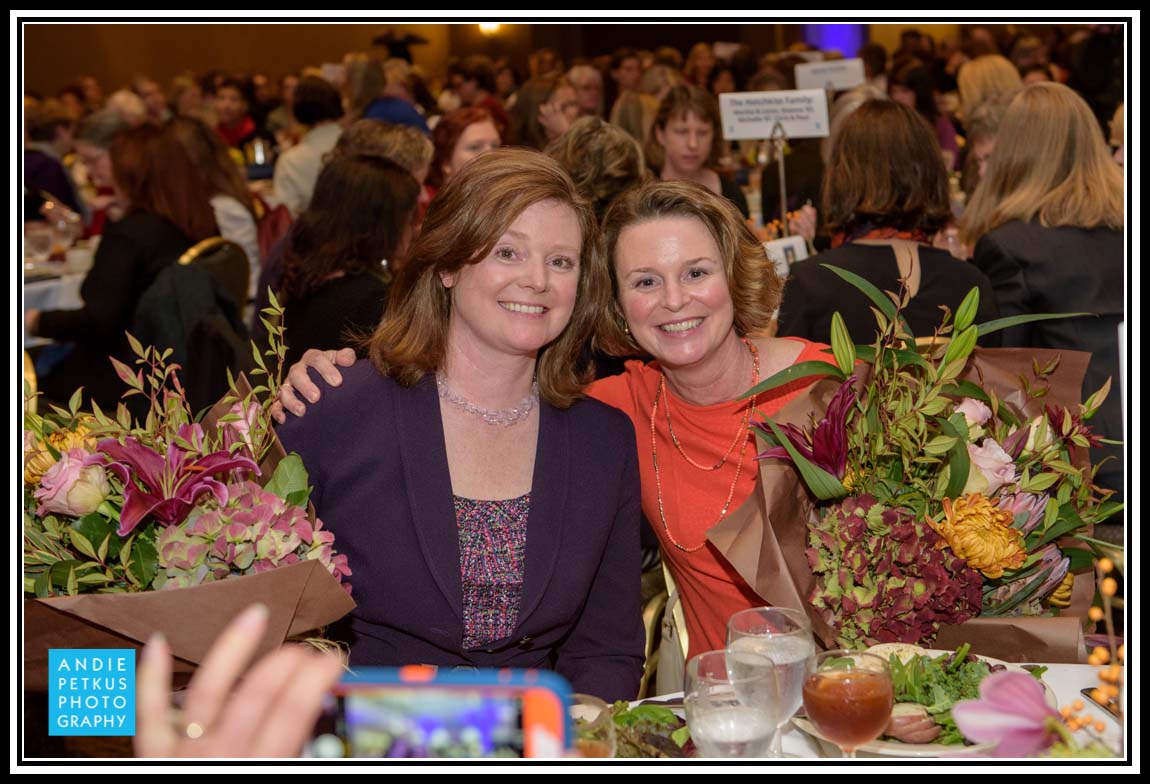 Gorgeous flower bouquets are presented to St. Mary’s Academy alumnae and Food for Thought co-chairs Michelle Hotchkiss Sunderland ’87 and Deanna Hotchkiss Agostinelli ’83