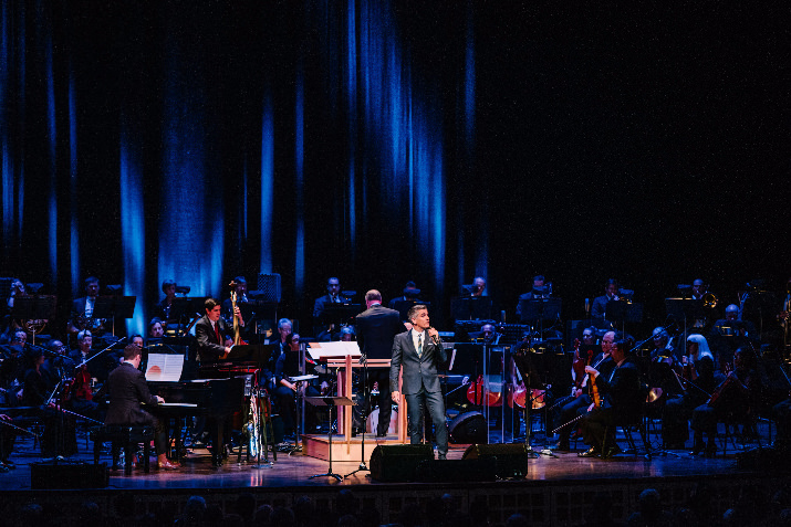 Oregon Symphony featuring Curtis Stigers singing Frank Sinatra classics