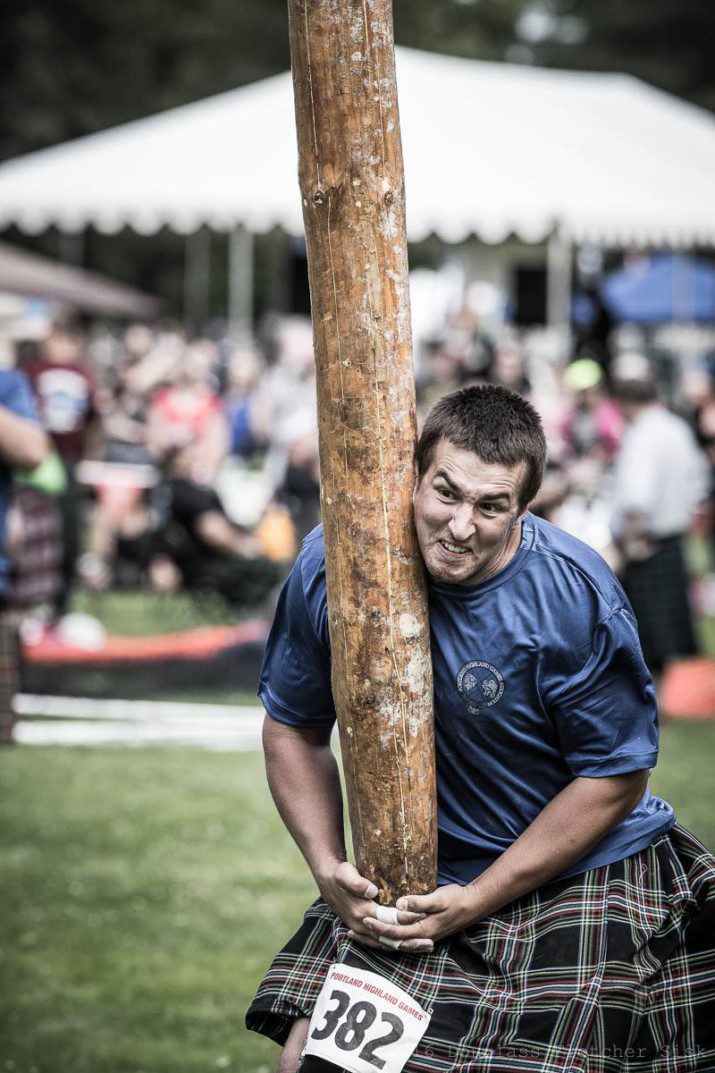 Damien Fisher he Caber toss is considered the most impressive of the Heavy Events. The Caber is generally a spruce log measuring about 20 feet and weighing approximately 120 lbs.