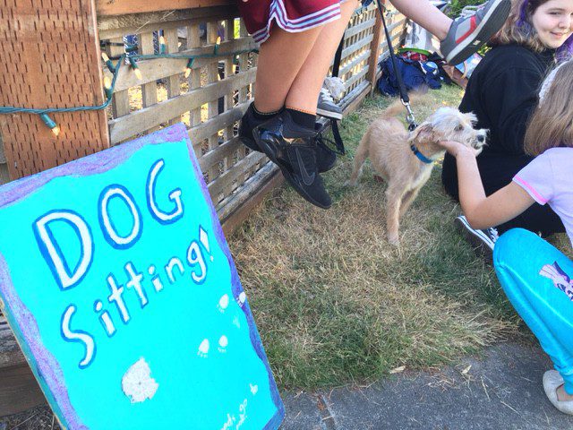 Pets are not allowed in the market, but there are willing dog sitters ready to entertain four-legged friends. 