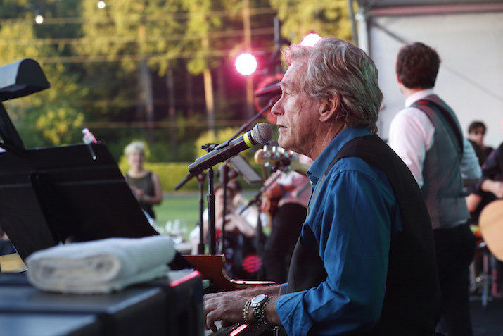 Caption 3:Bill Champlin, formerly of Chicago, was among the featured musicians.