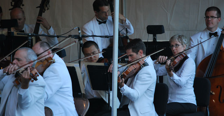 The orchestra plays Richard Wagner