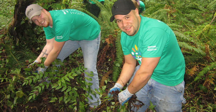 Comcast employees Alex Mcewan and Jesse Lambert remove invasive ivy at Tryon Creek State Park. Photo by Jayson Claypool. Comcast employees Alex Mcewan and Jesse Lambert remove invasive ivy at Tryon Creek State Park. Photo by Jayson Claypool.