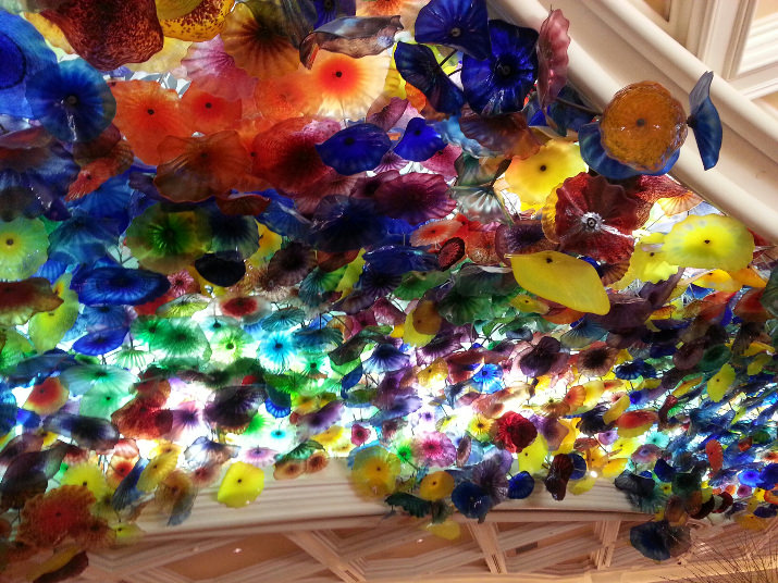 The lobby is, in a word, grand, both in scale and in design. Above the 18-foot ceiling is a coffer filled with the most extraordinary glass sculpture, a chandelier called Fiori di Como by glass sculptor Dale Chihuly, whose work has been exhibited in every major museum in the world. This stunning piece is comprised of 2,000 hand-blown glass blossoms. Chihuly glass art sculptures also adorn the Bellagio Baccarat Lounge with the Clusters Persians centerpiece as well as his Blue Spears which outline areas of the Conservatory and Botanical Gardens.