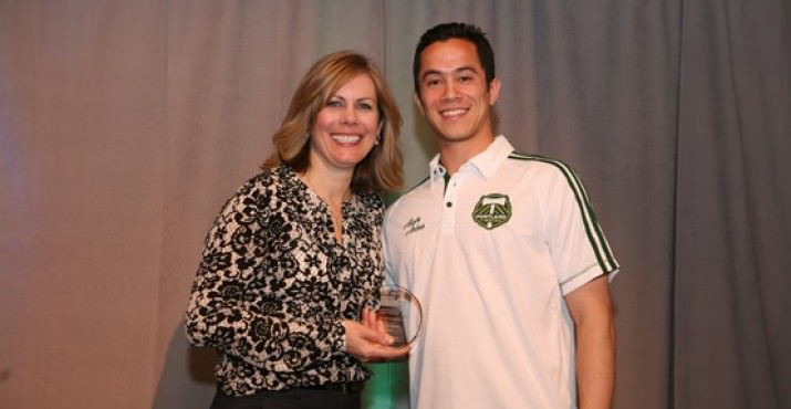 Laura Bain, winner of the Employee Campaign Coordinator of the Year award for a large company for her work at Intel, with Brent Richards, Portland Timbers forward. Richards attended the event in place of his teammate David Horst, Fundraising Committee honorary co-chair, who was unable to attend the event due to an injury.