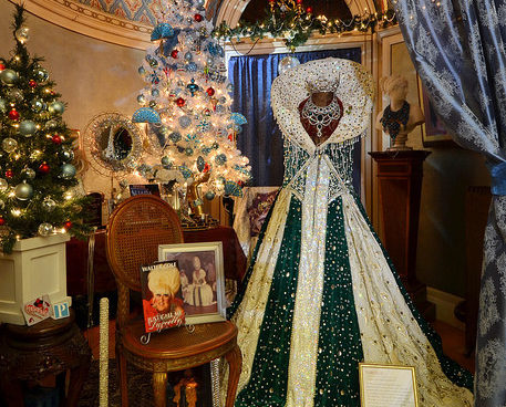 Pittock Mansion Decked Out in “A Very Portland Christmas” Fashion for Holidays