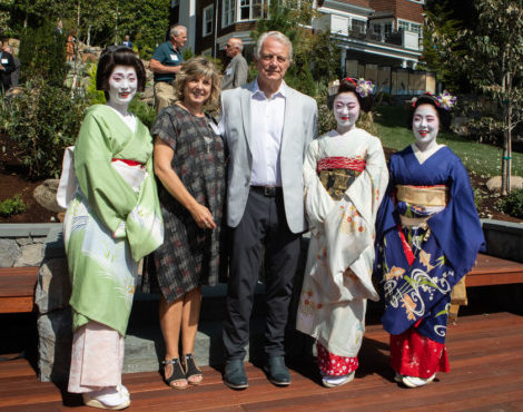Geishas From Japan Entertain in Portland Area